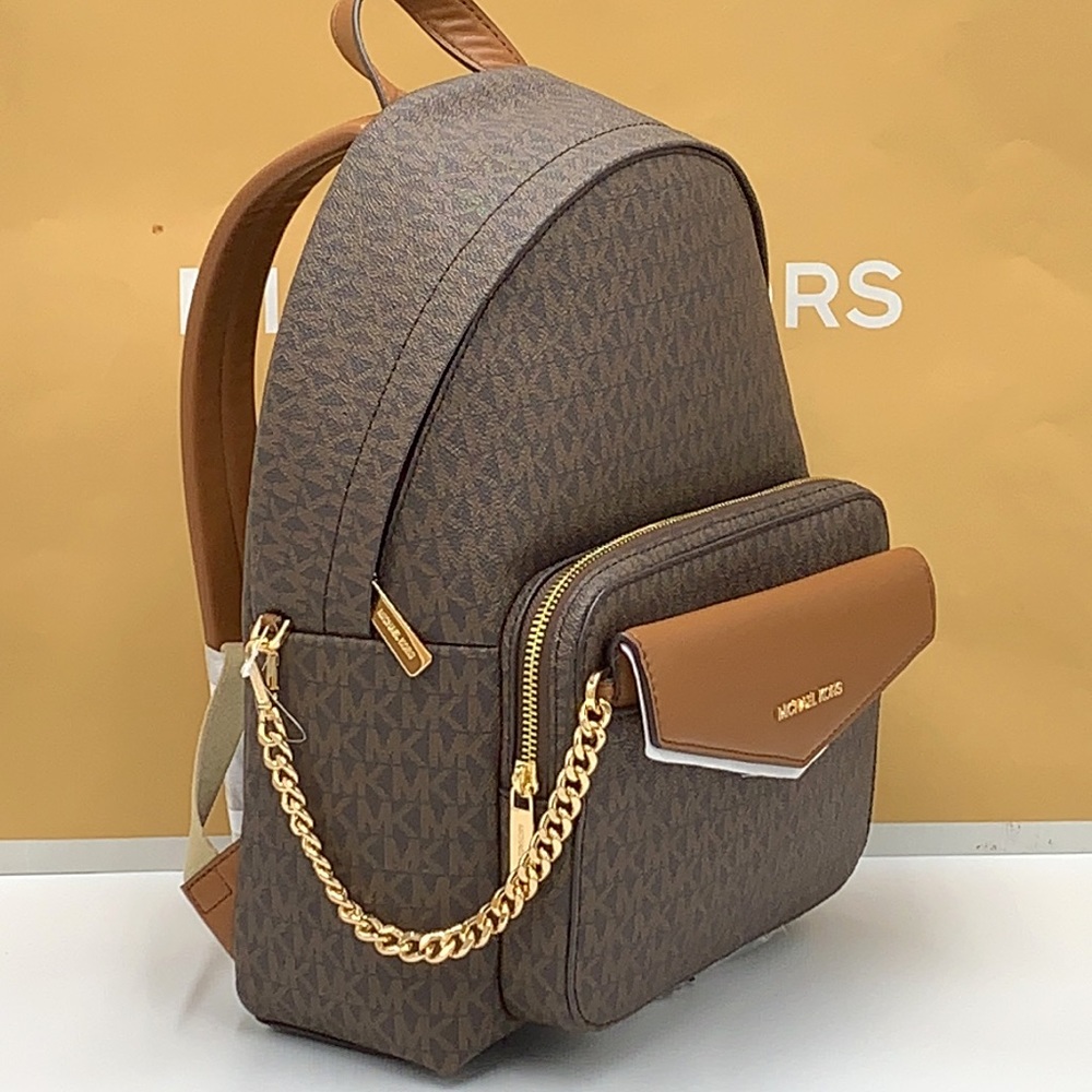 MICHAEL KORS BROWN SIGNATURE COLOR
Maisie Medium Pebbled Leather 2in-1 BackpacK - Picture 10 of 16